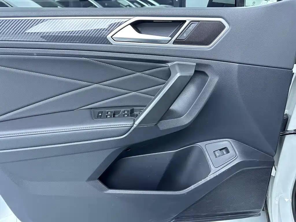 Volkswagen Tiguan L — миниатюра 6