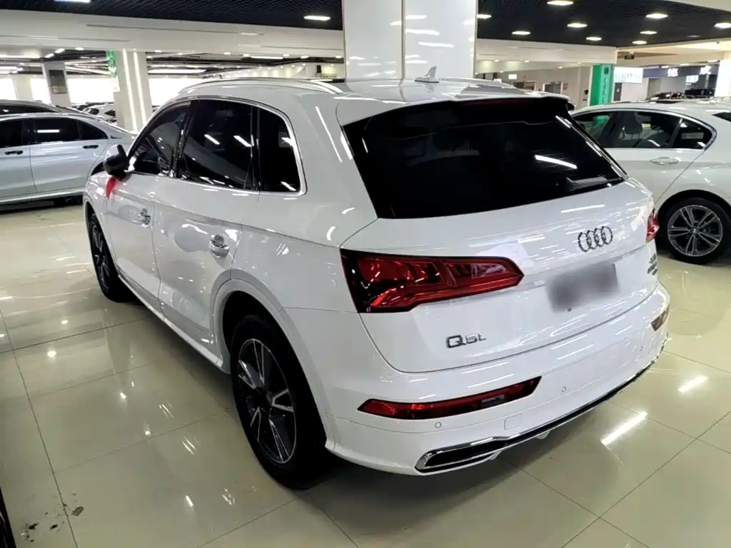Audi Q5L — миниатюра 5