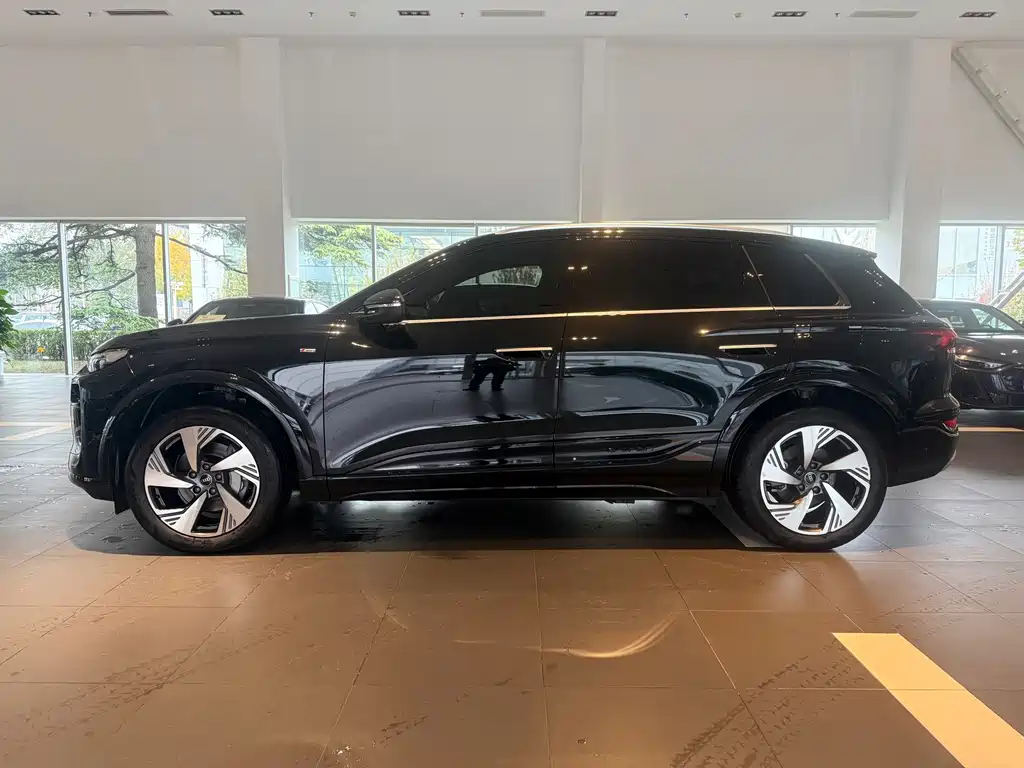 Audi Q6L e-tron — миниатюра 4