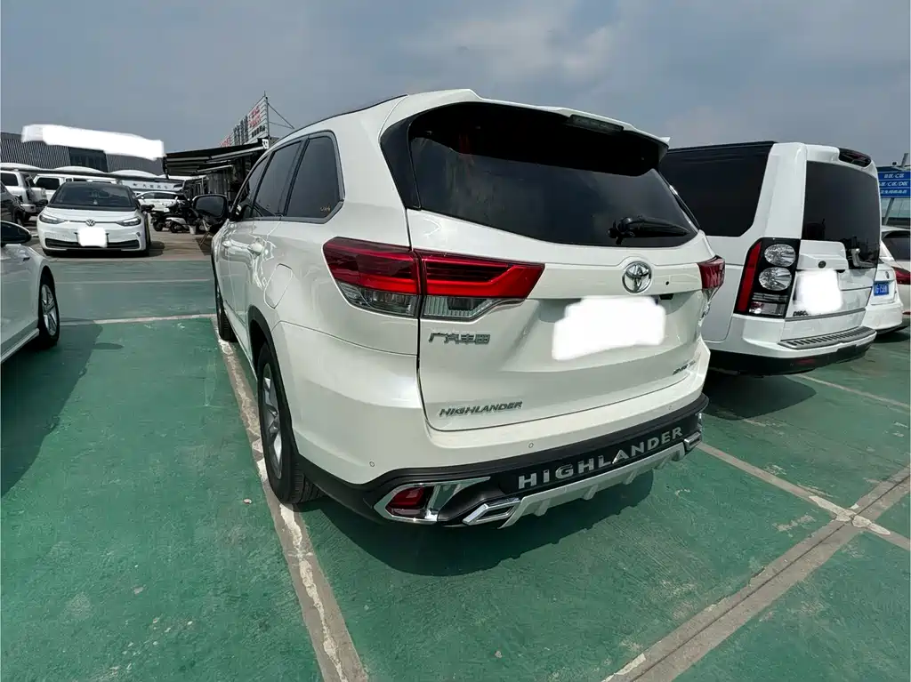 TOYOTA HIGHLANDER