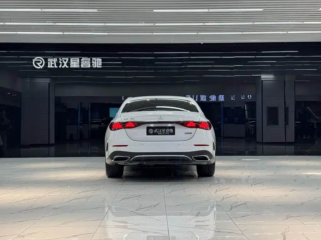 Mercedes-Benz E-Class — миниатюра 2