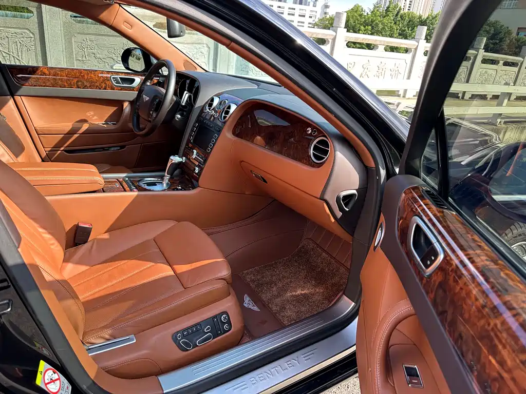 Bentley Flying Spur — миниатюра 7