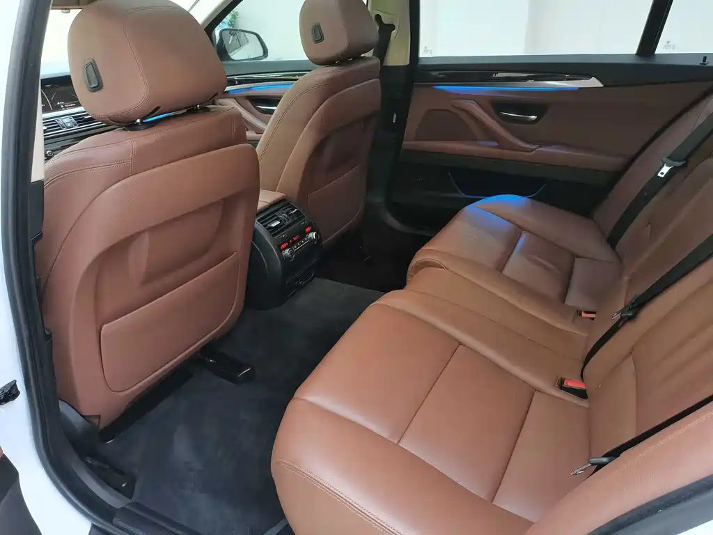 BMW 5 Series — миниатюра 18