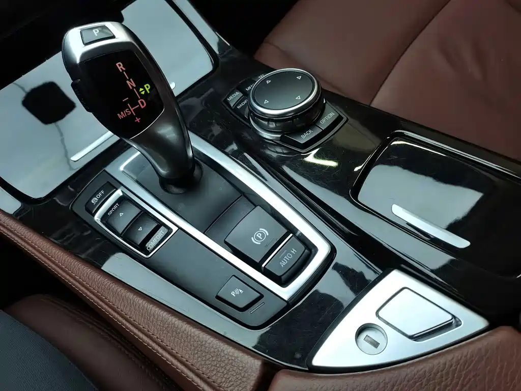 BMW 5 Series — миниатюра 25