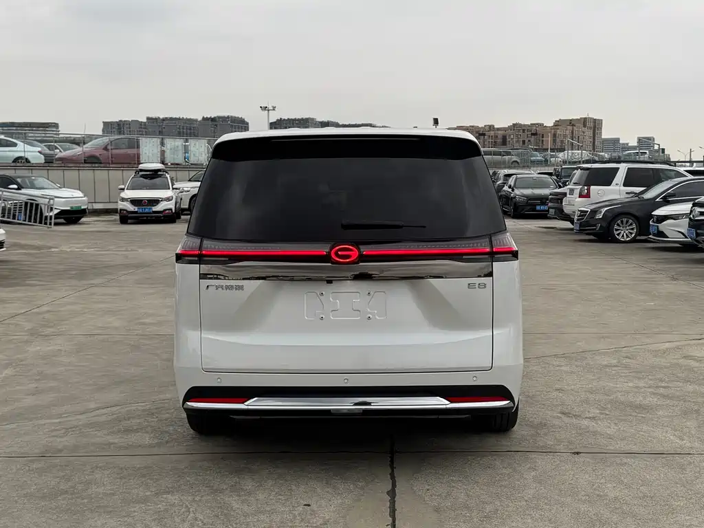 GAC Motor Trumpchi E8 PHEV — миниатюра 6
