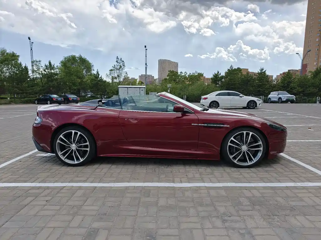 Aston Martin DBS — миниатюра 9