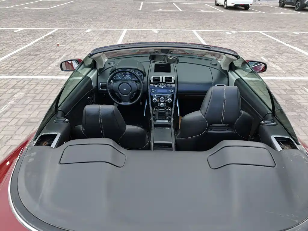 Aston Martin DBS — миниатюра 16