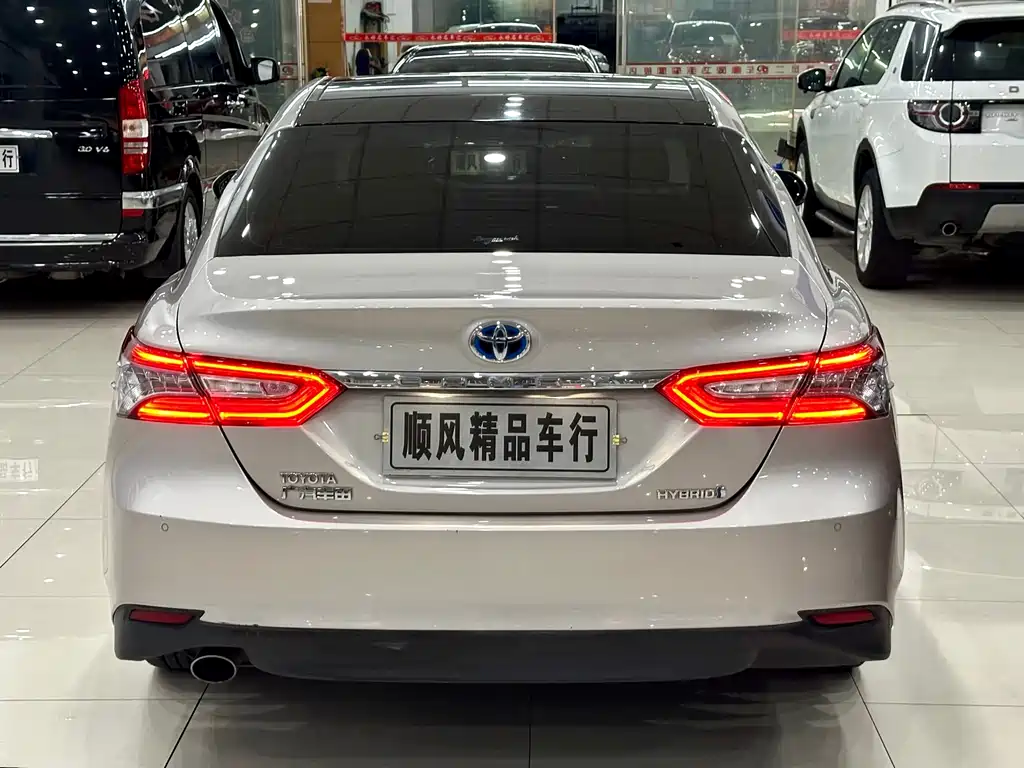 Toyota Camry — миниатюра 3