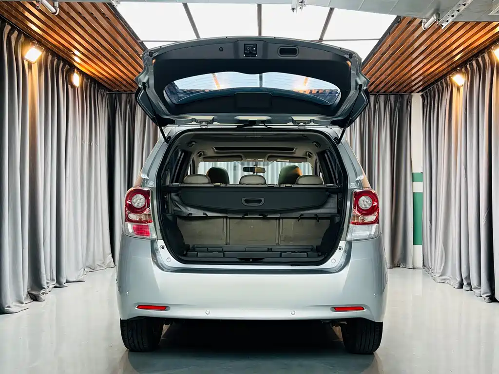 Toyota Verso — миниатюра 6