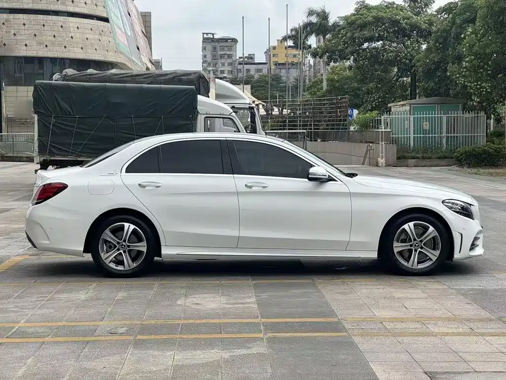 Mercedes-Benz C-Class — миниатюра 10