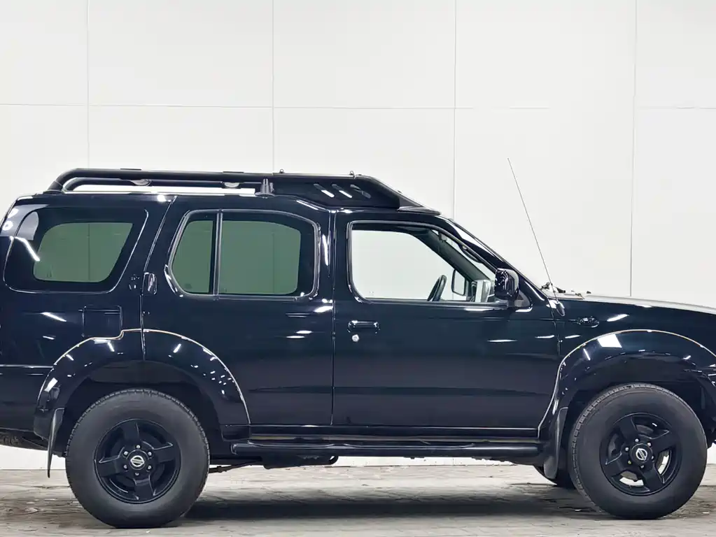 Nissan Paladin — миниатюра 8