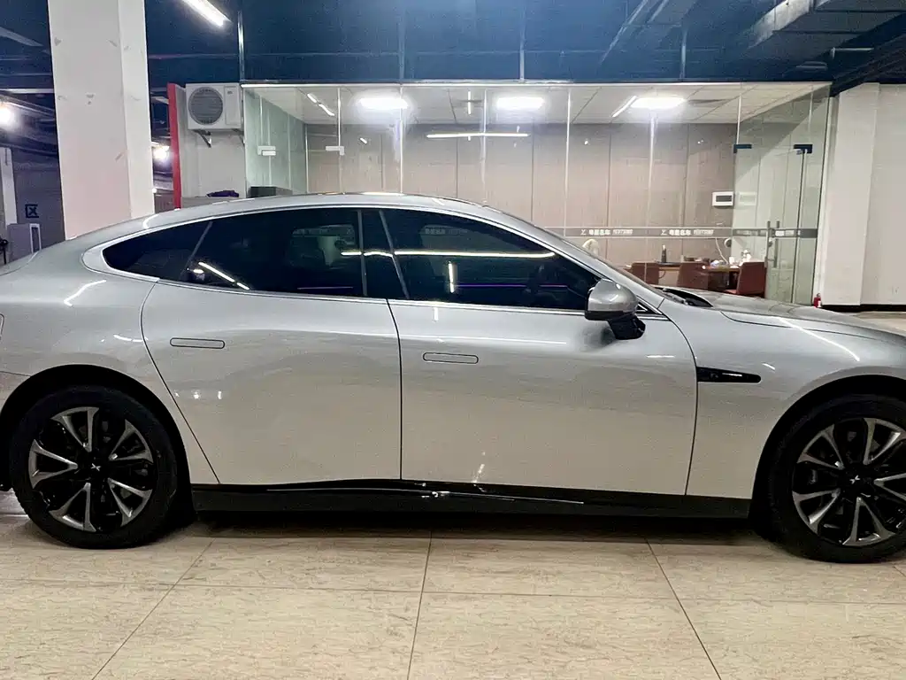 XPeng P7 — миниатюра 4