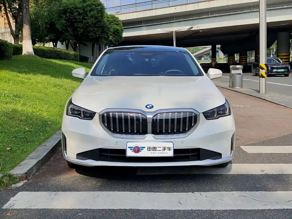BMW 5 Series — миниатюра 2