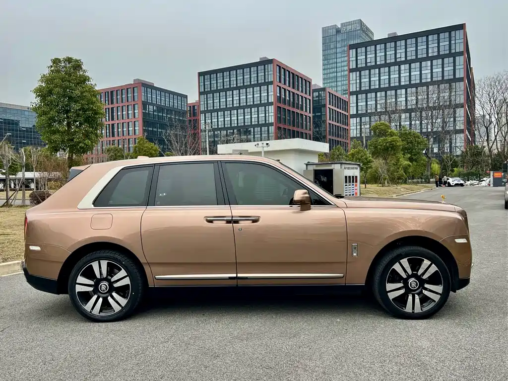 Rolls-Royce Cullinan 2018 мест