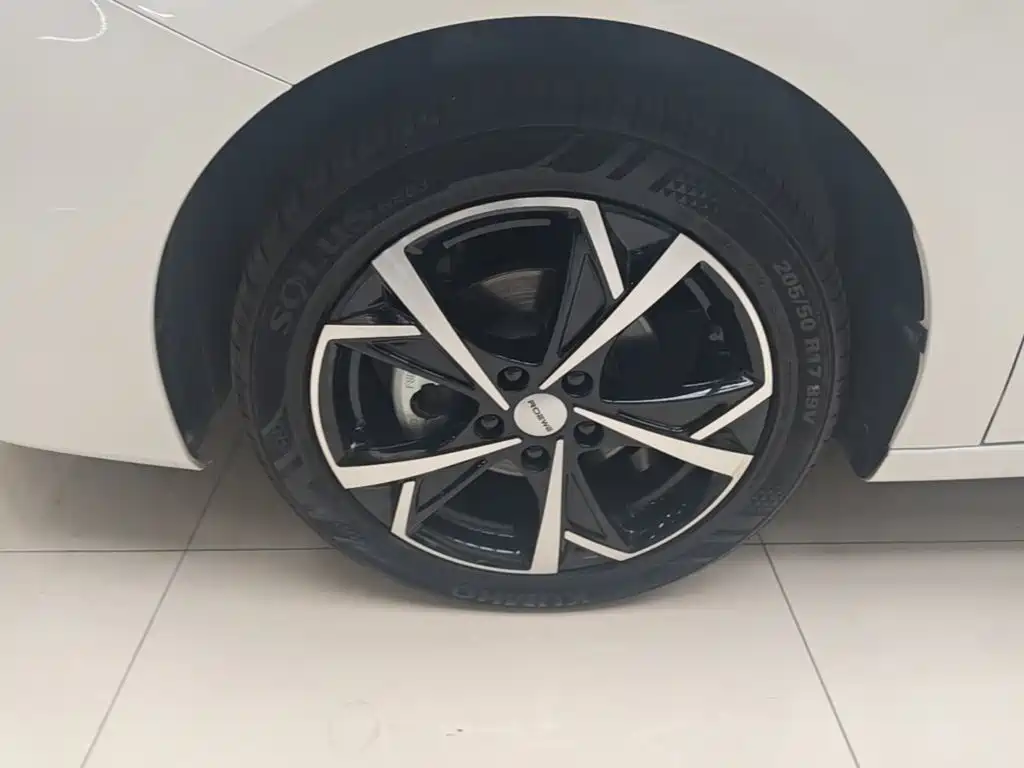 Roewe i5 — миниатюра 23