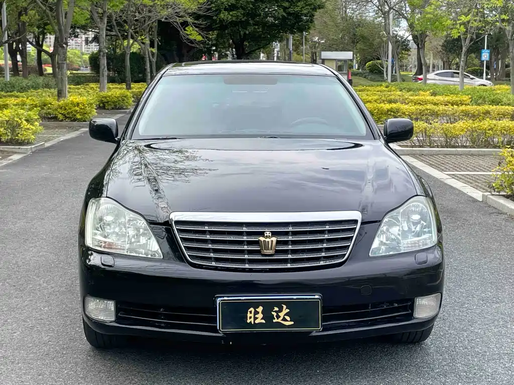 Toyota Crown — миниатюра 2