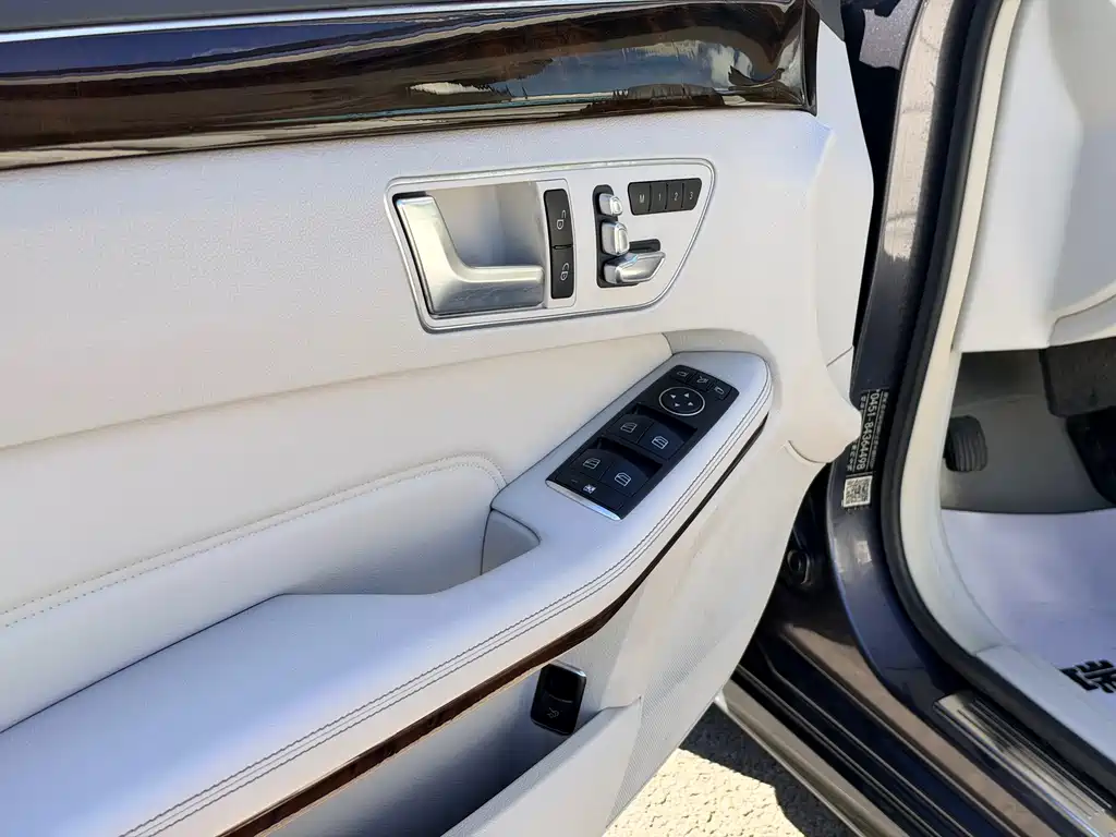 Mercedes-Benz E-Class — миниатюра 10