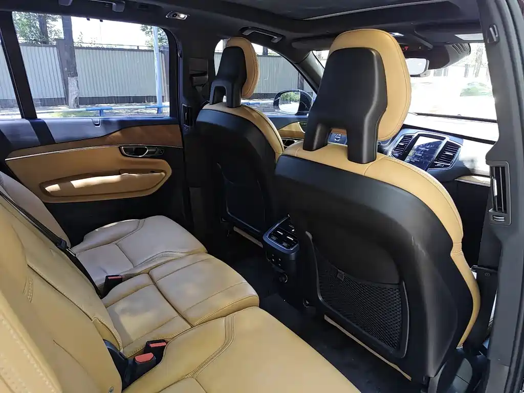 Volvo XC90 2018 T6 7 мест
