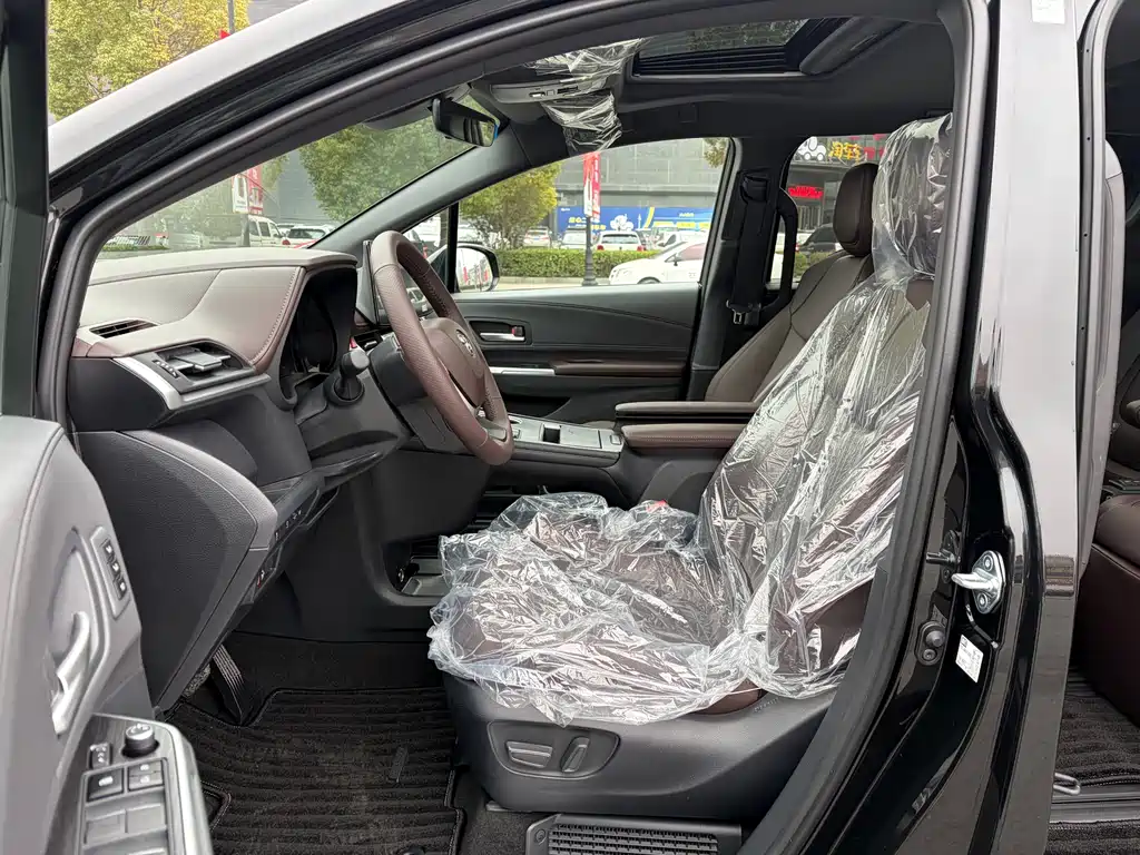 Toyota Granvia 2026 2.5L Luxury PLUS