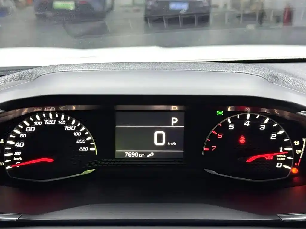 Peugeot 2008 — миниатюра 12