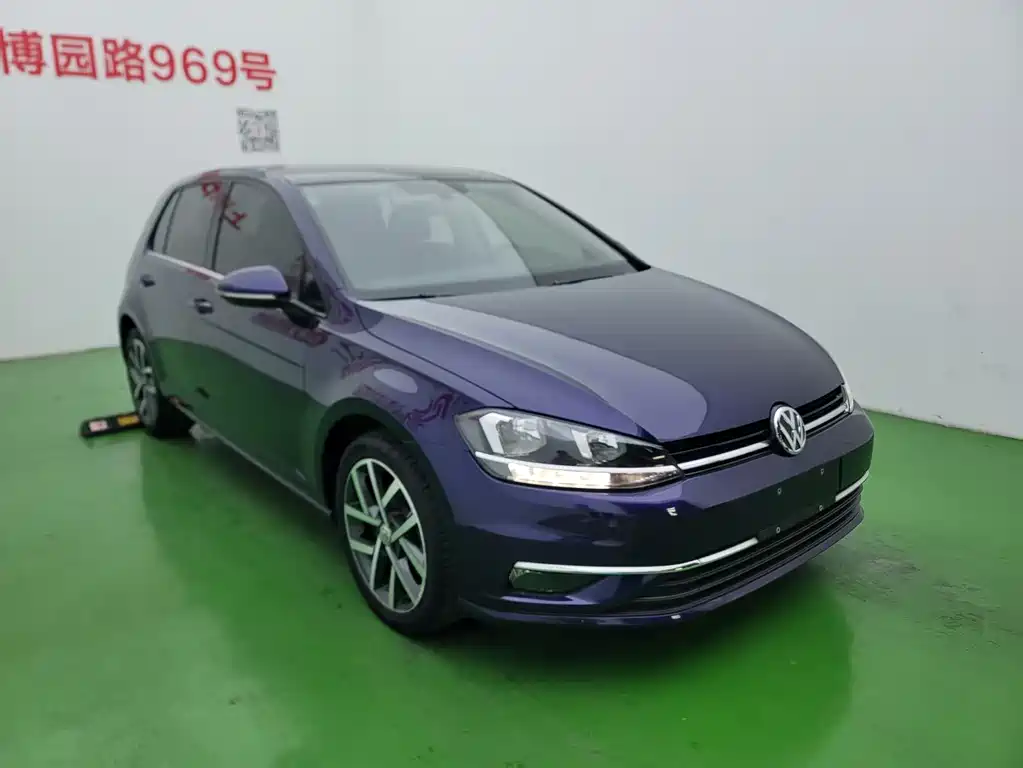 VOLKSWAGEN GOLF
