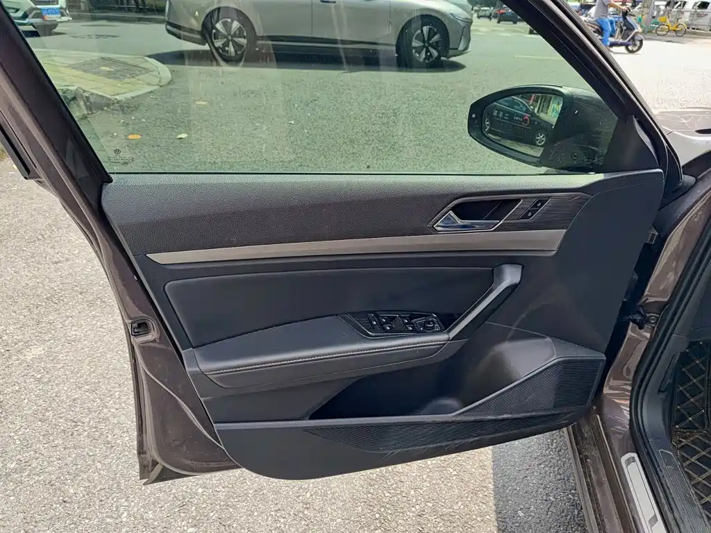 Volkswagen Lavida — миниатюра 6