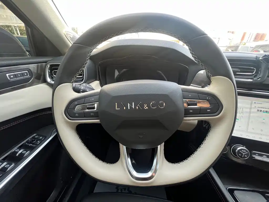 Lynk & Co 02 — миниатюра 9