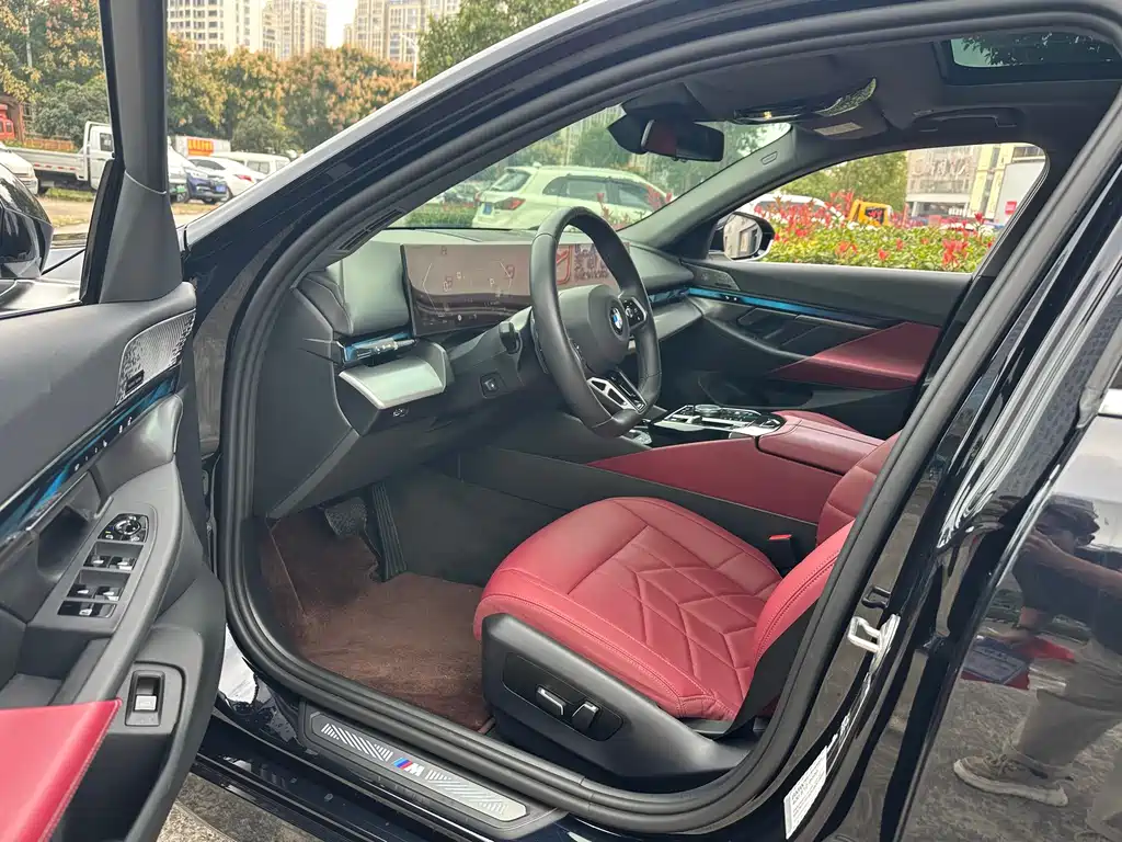 BMW 5 Series — миниатюра 7