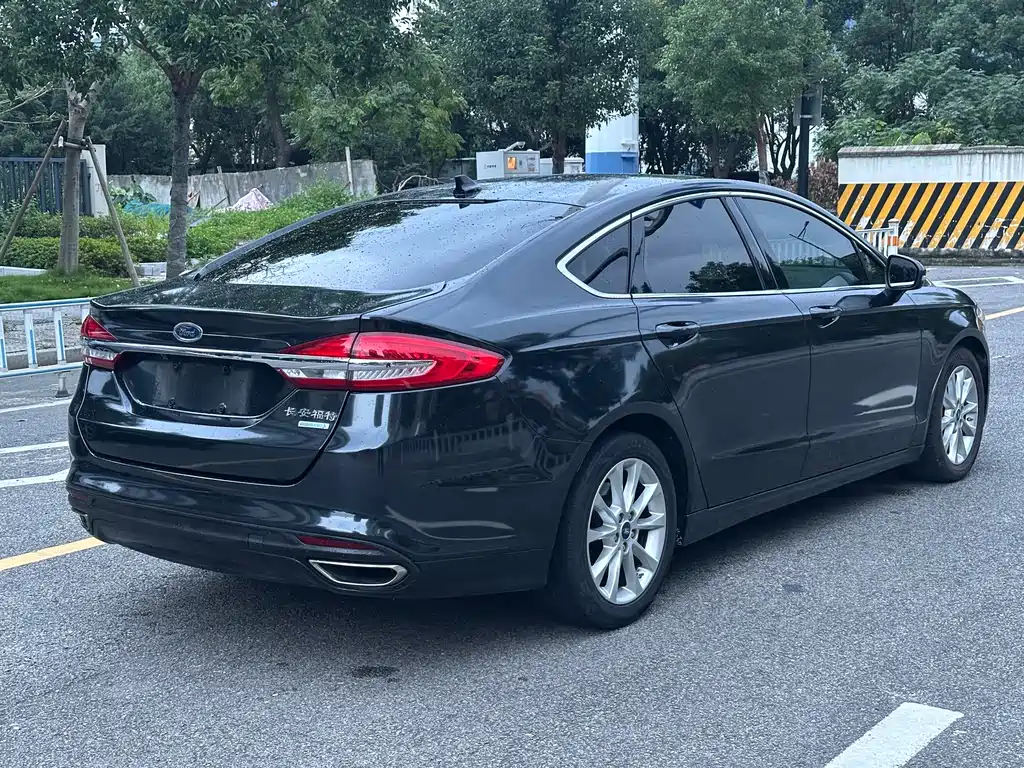 Ford Mondeo — миниатюра 7