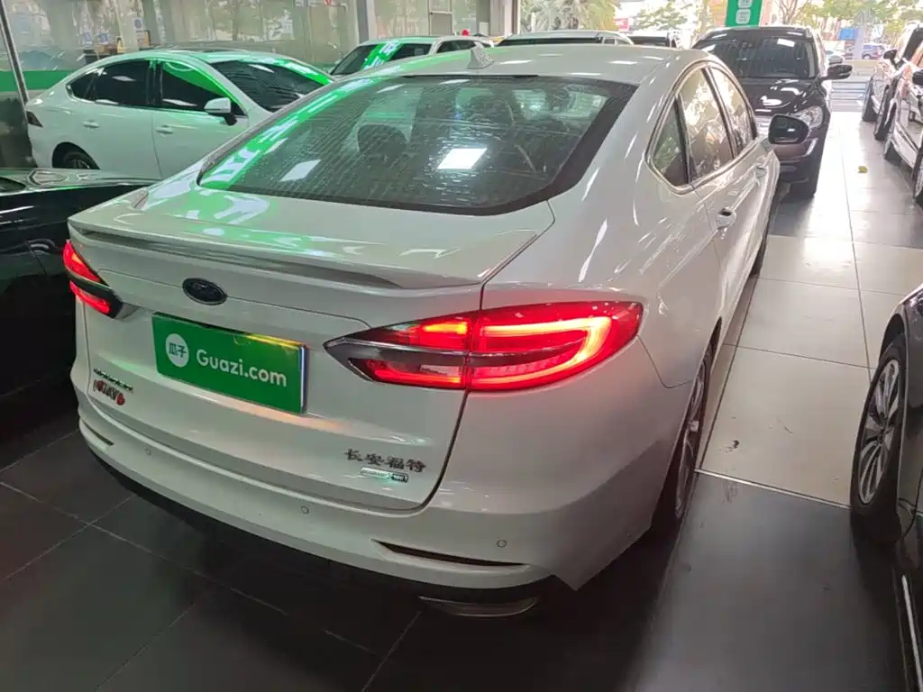 Ford Mondeo — миниатюра 7