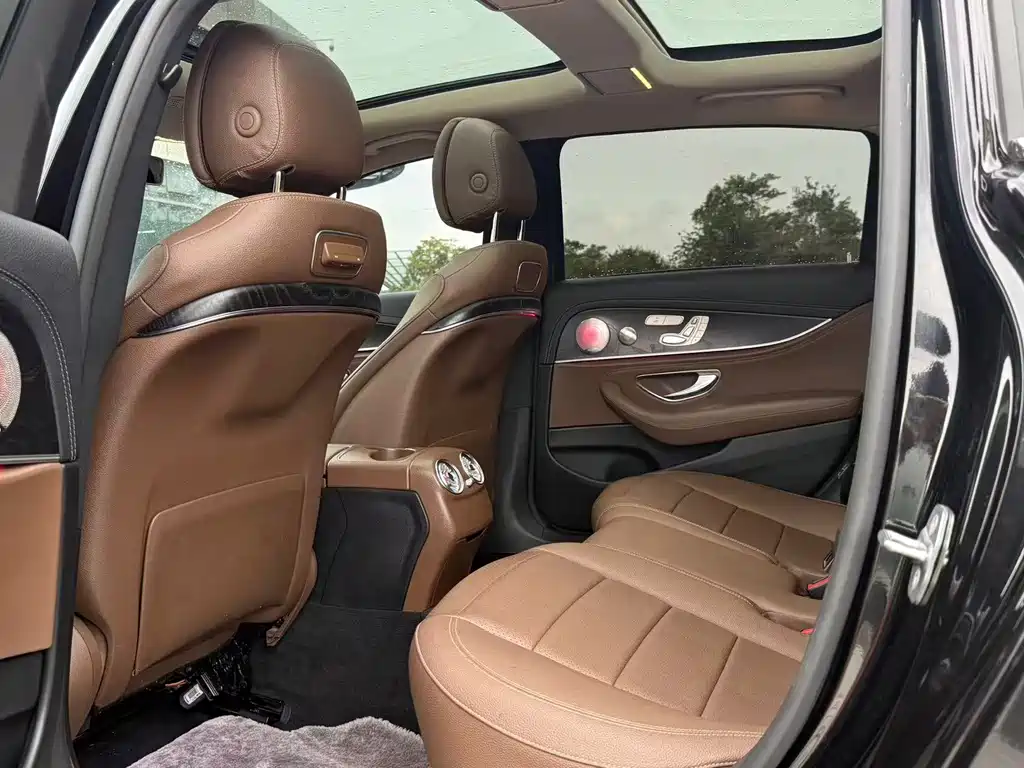 Mercedes-Benz E-Class — миниатюра 5