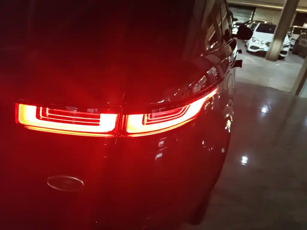 Land Rover Velar — миниатюра 8