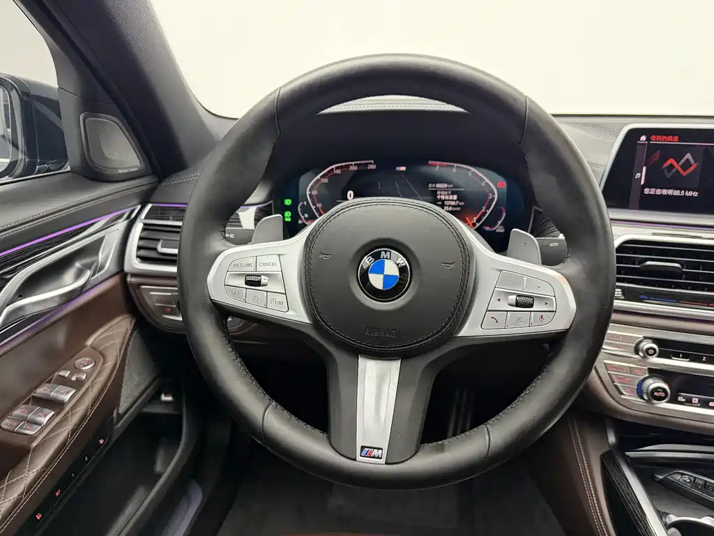 BMW 7 Series — миниатюра 12