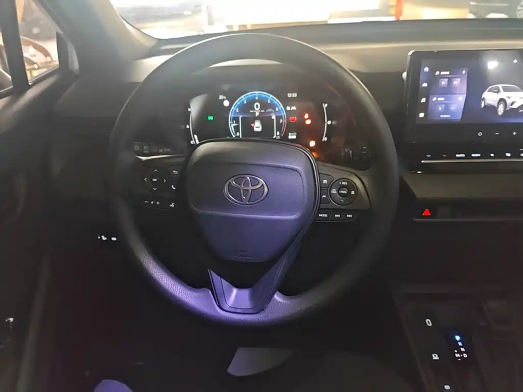 Toyota Corolla Cross — миниатюра 11