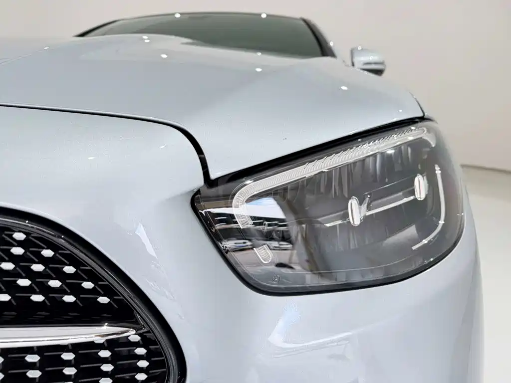 Mercedes-Benz E-Class — миниатюра 9
