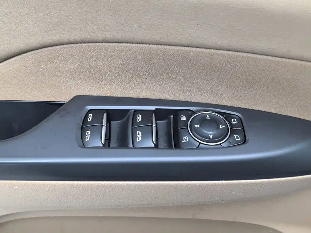 Buick GL8 — миниатюра 9