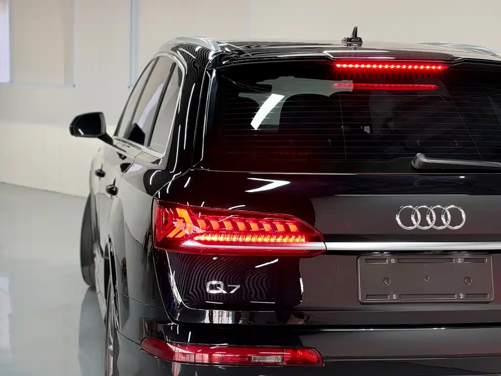Audi Q7 — миниатюра 5