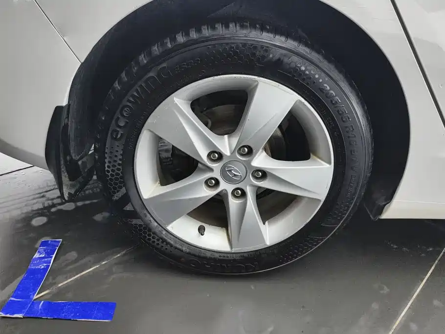 Hyundai Elantra Langdong — миниатюра 6