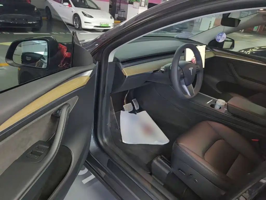 Tesla Model Y — миниатюра 16
