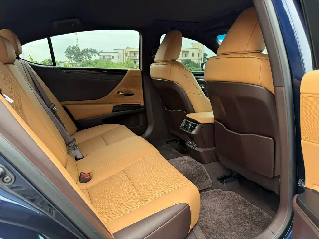 Lexus ES — миниатюра 6