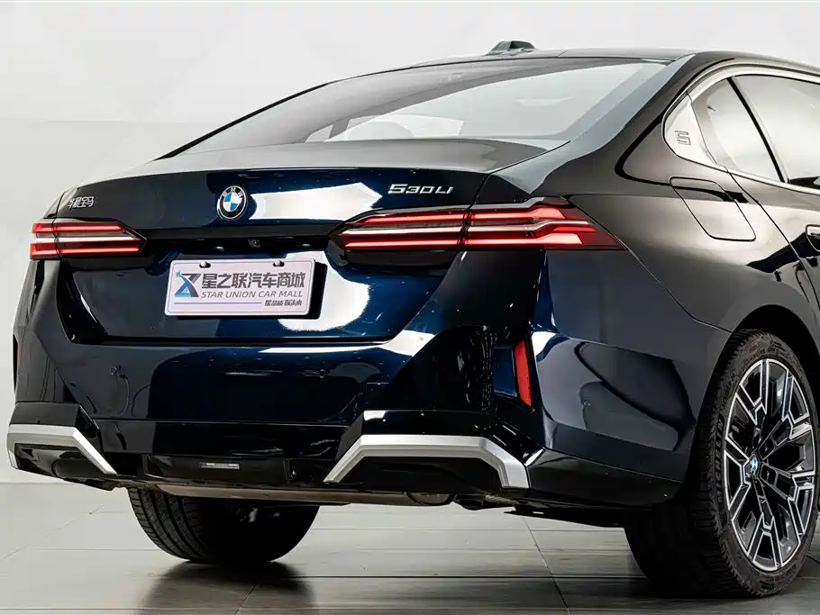 BMW 5 Series — миниатюра 7