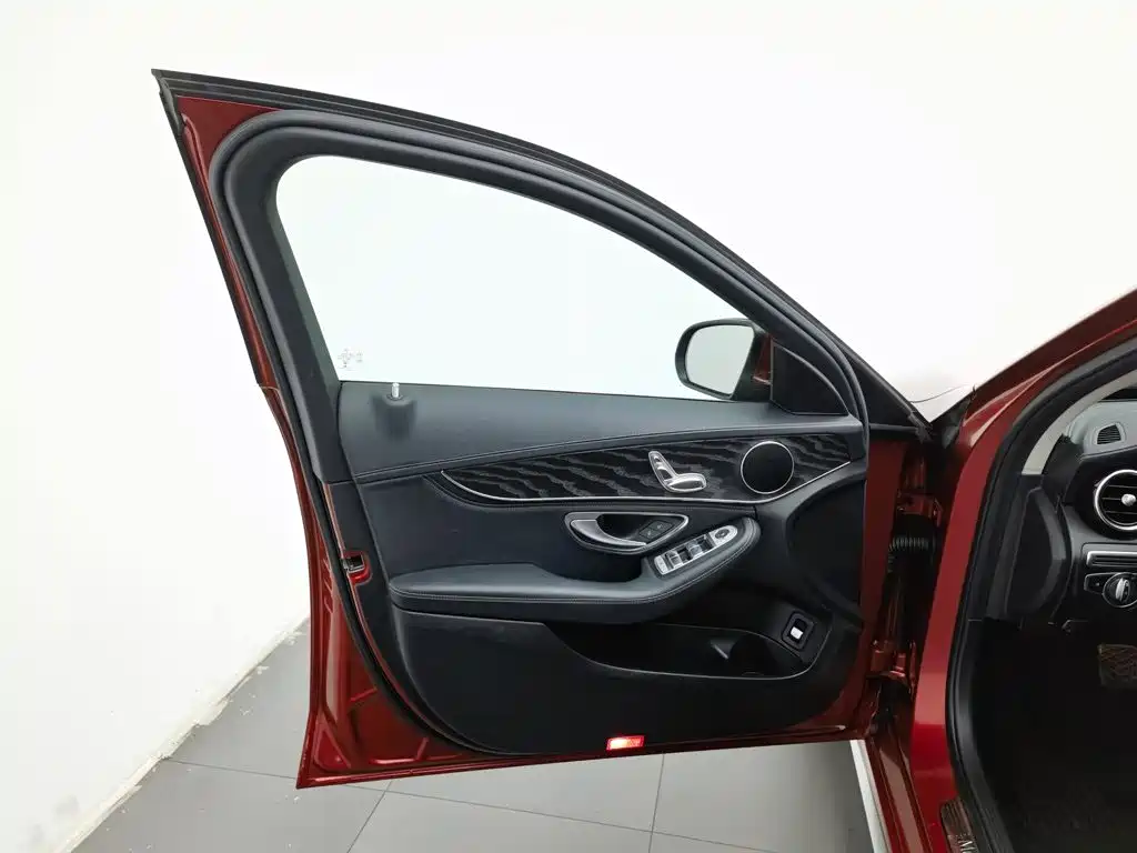 Mercedes-Benz C-Class — миниатюра 8