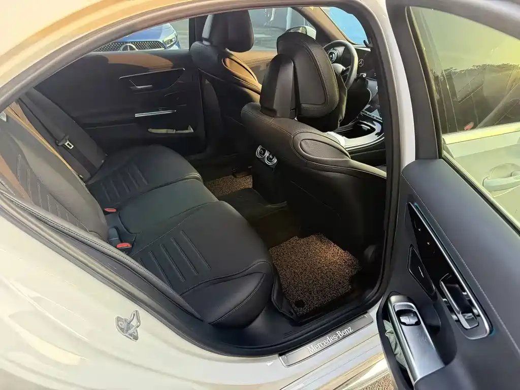 Mercedes-Benz C-Class — миниатюра 5