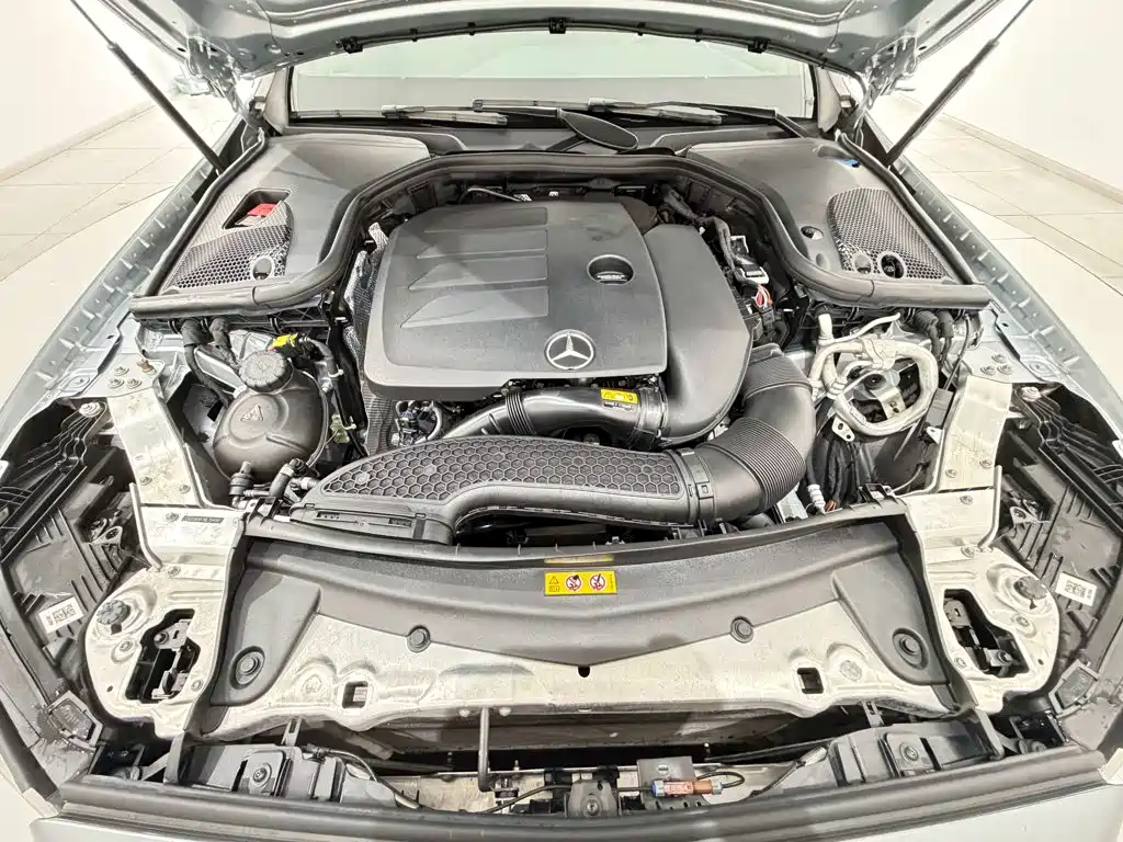 Mercedes-Benz E-Class — миниатюра 12