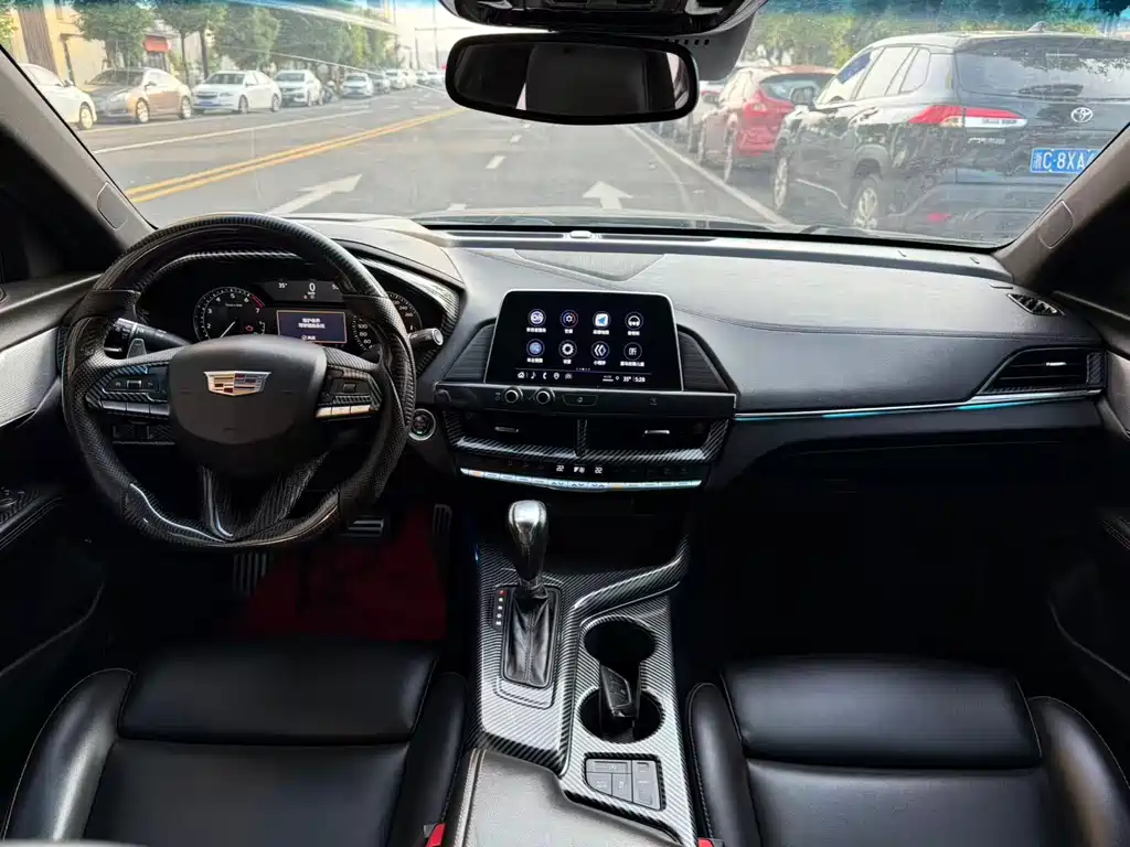 Cadillac CT4 - фото 6