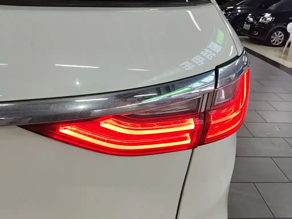 BYD MAX — миниатюра 8