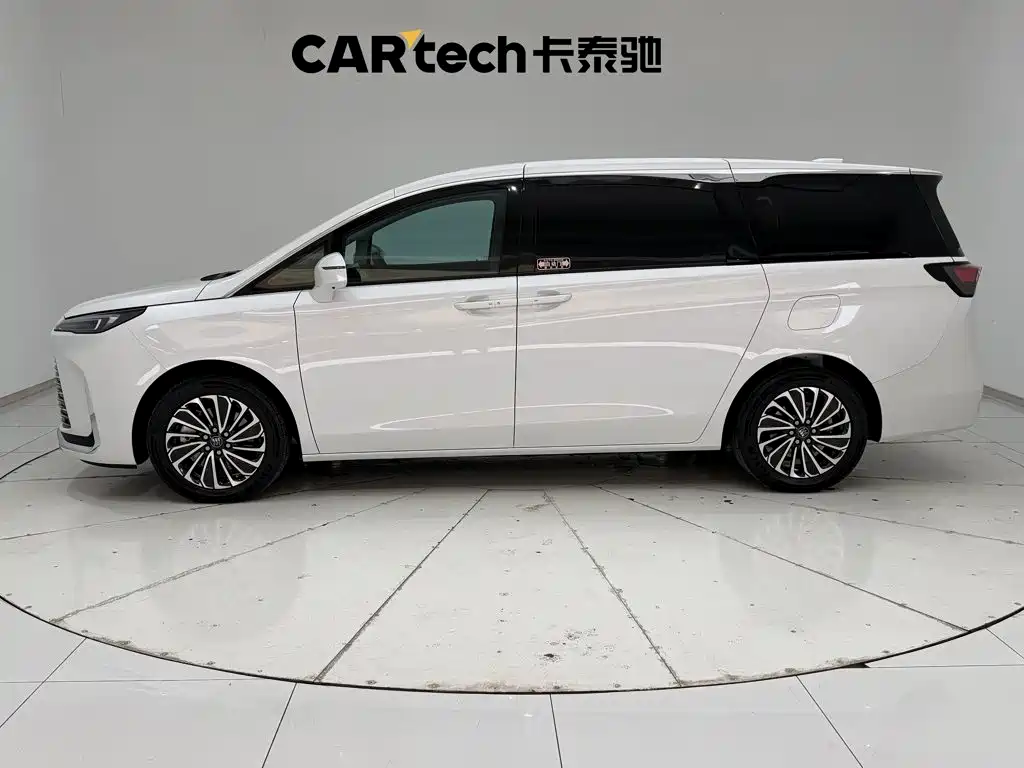 Buick GL8 Hybrid — миниатюра 8