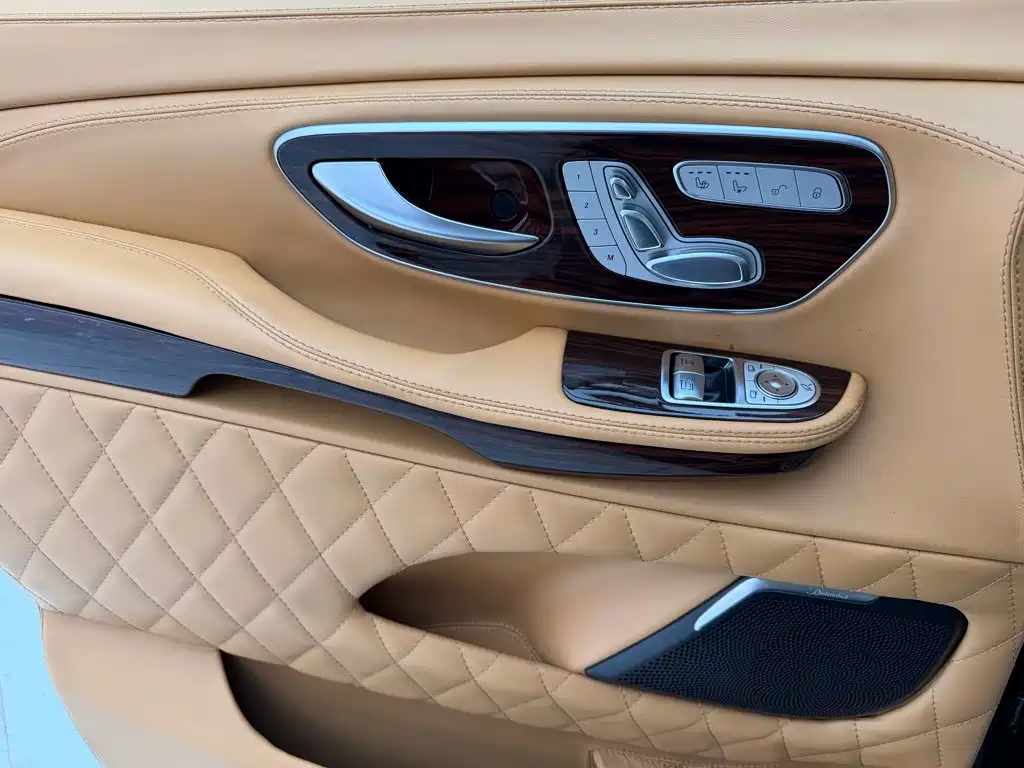 Mercedes-Benz V-Class — миниатюра 13