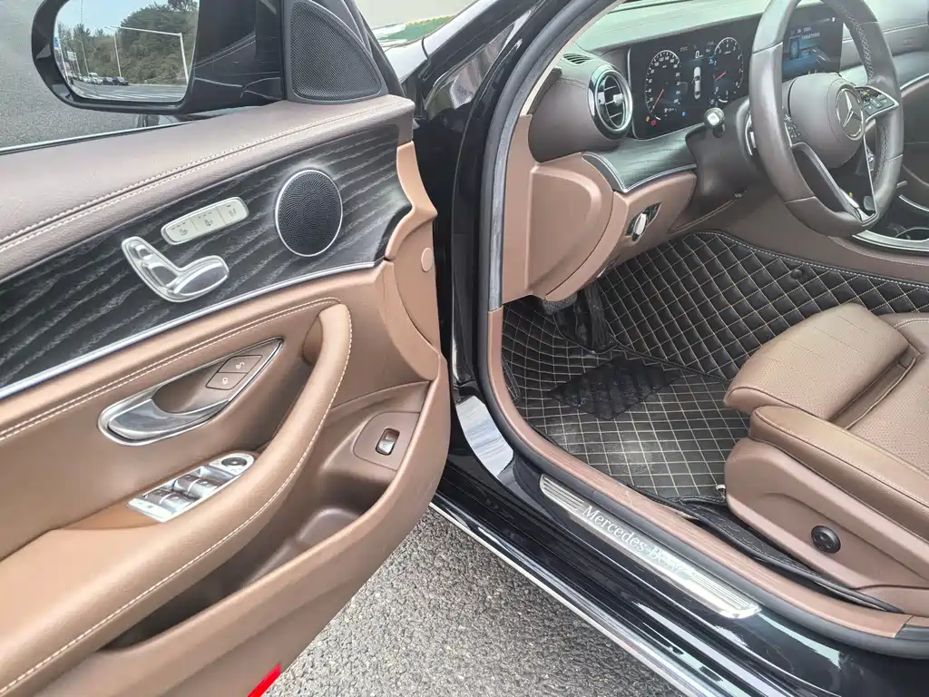 Mercedes-Benz E-Class — миниатюра 11