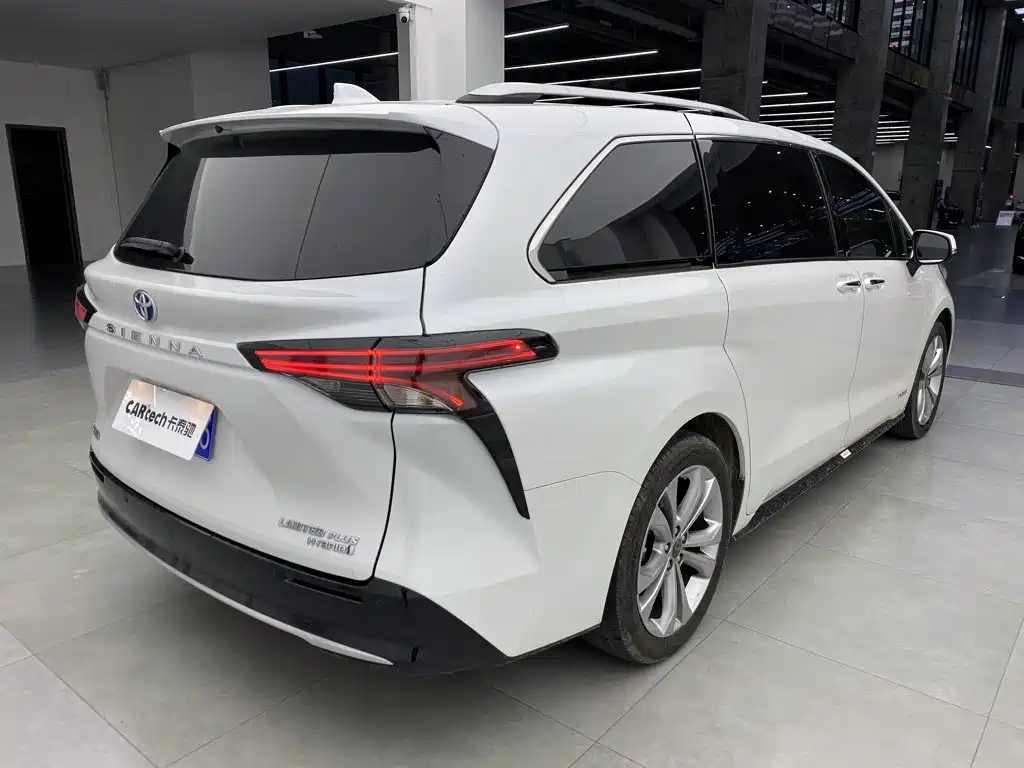 Toyota Sienna — миниатюра 3